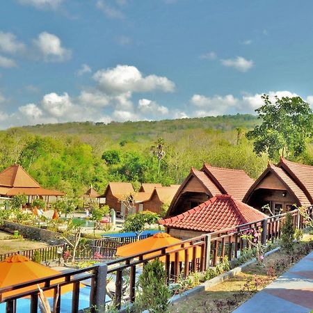 Surya Chandra Beach Bungalow Batununggul Buitenkant foto
