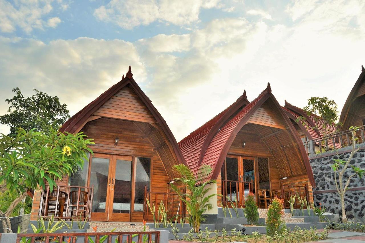 Surya Chandra Beach Bungalow Batununggul Buitenkant foto