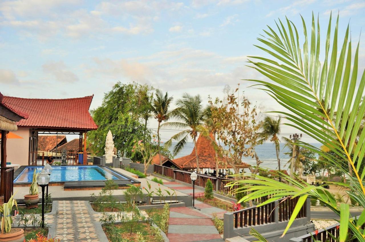 Surya Chandra Beach Bungalow Batununggul Buitenkant foto