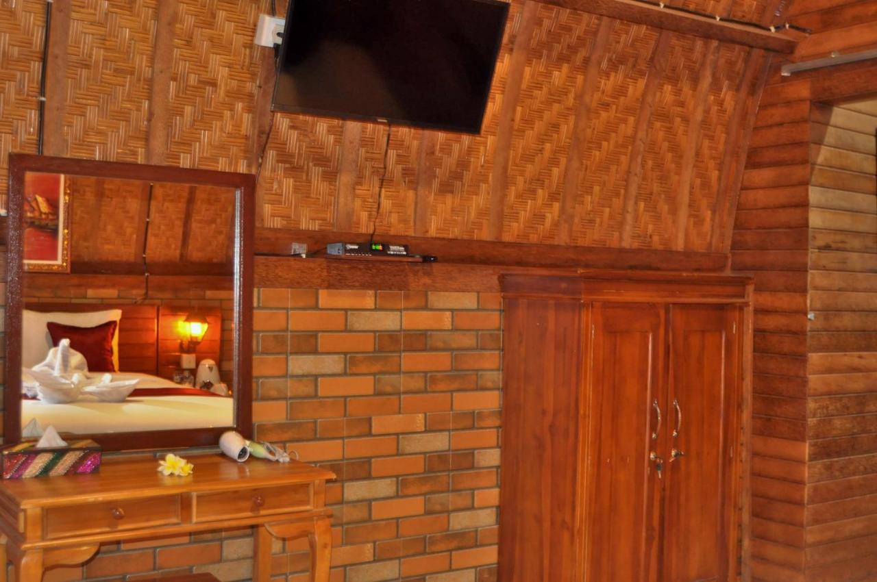 Surya Chandra Beach Bungalow Batununggul Buitenkant foto